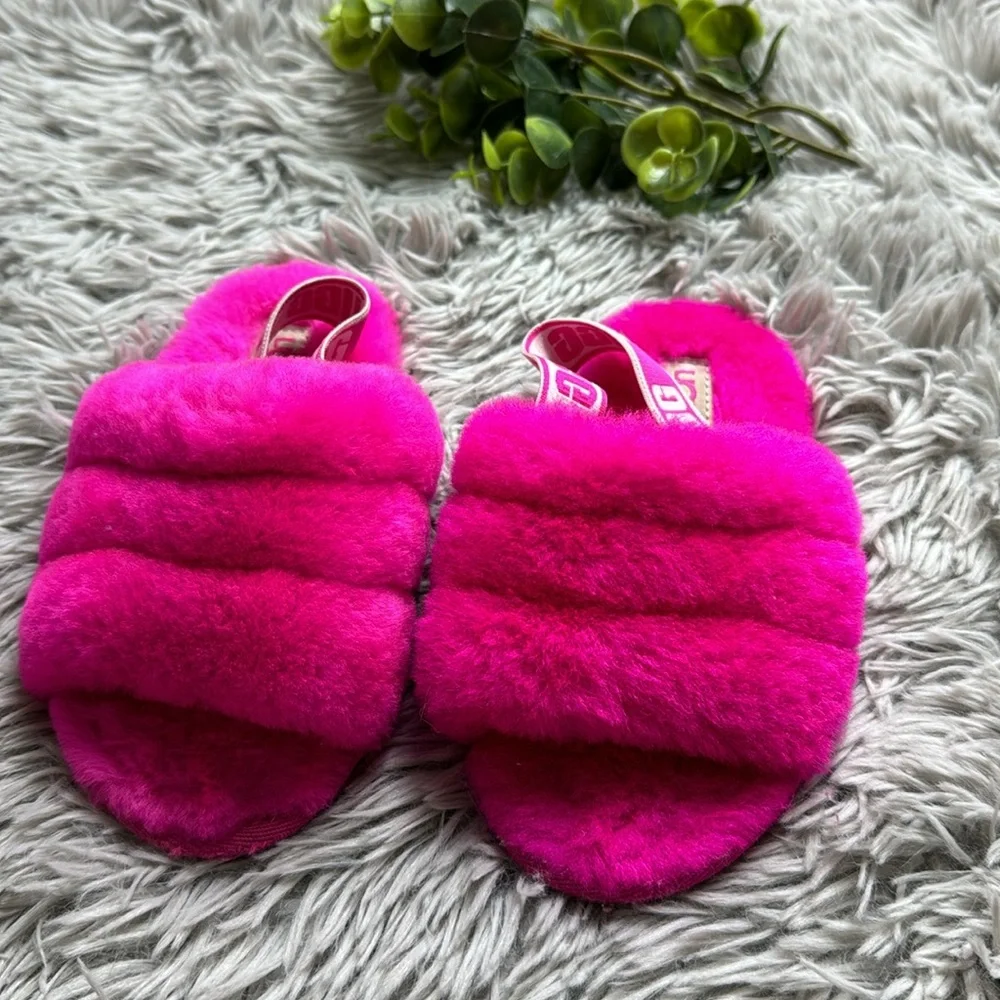 UGG kids fluff yea slide hot pink size 10